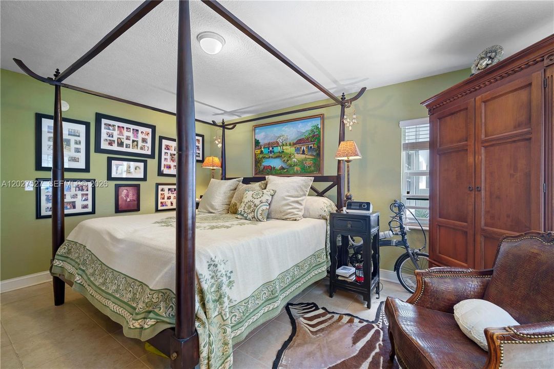 For Sale: $500,000 (2 beds, 2 baths, 1079 Square Feet)