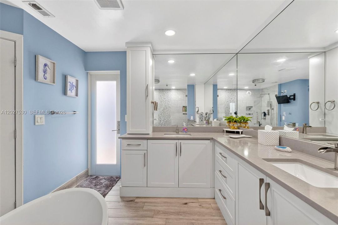 For Sale: $990,000 (4 beds, 2 baths, 2859 Square Feet)