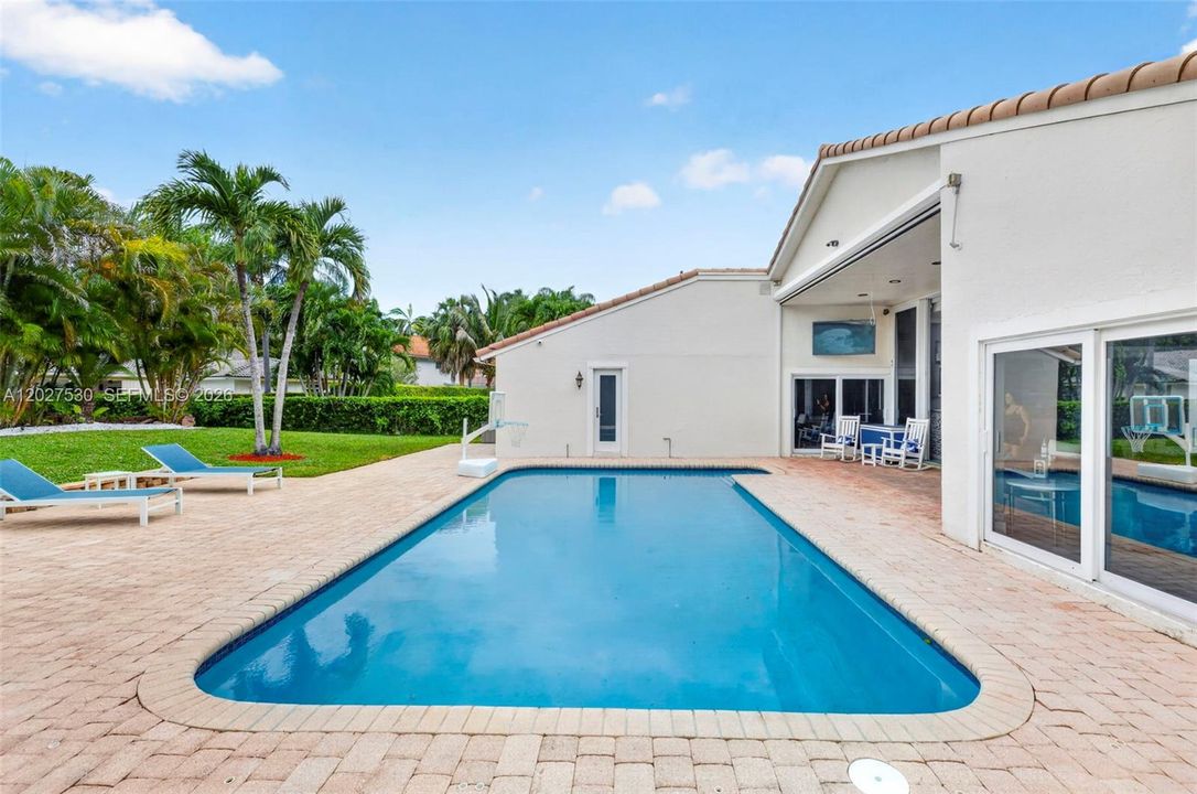 For Sale: $990,000 (4 beds, 2 baths, 2859 Square Feet)