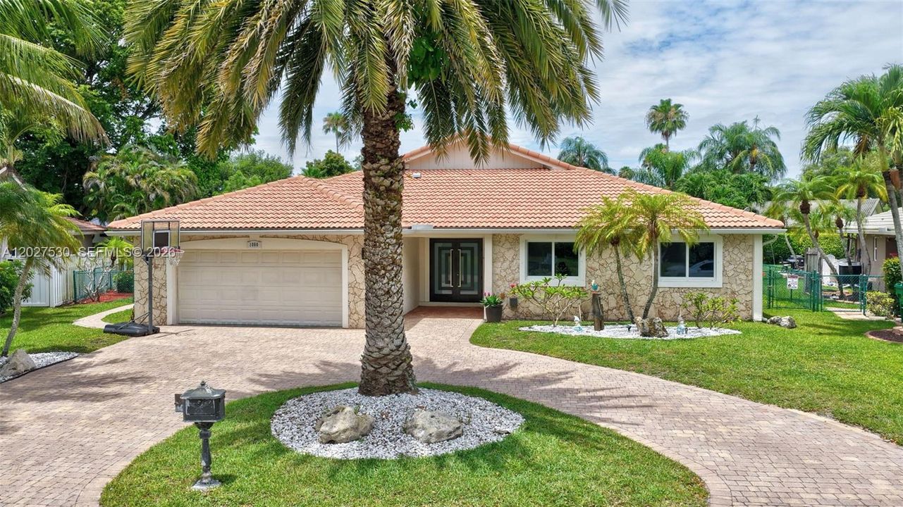 For Sale: $990,000 (4 beds, 2 baths, 2859 Square Feet)
