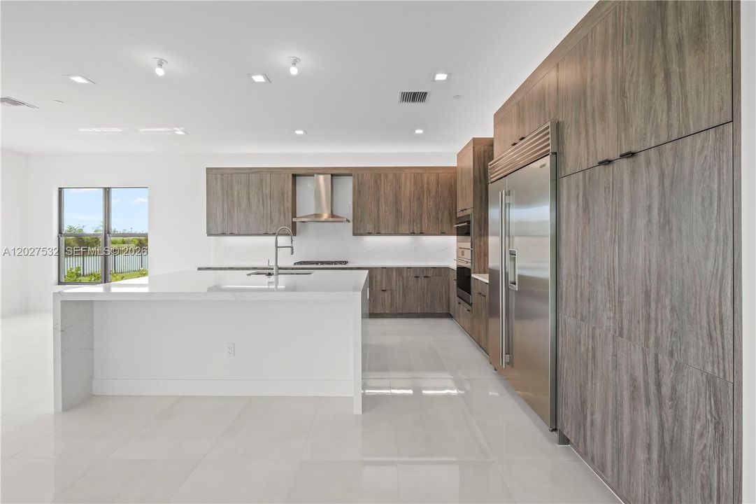 For Rent: $9,000 (5 beds, 5 baths, 5334 Square Feet)