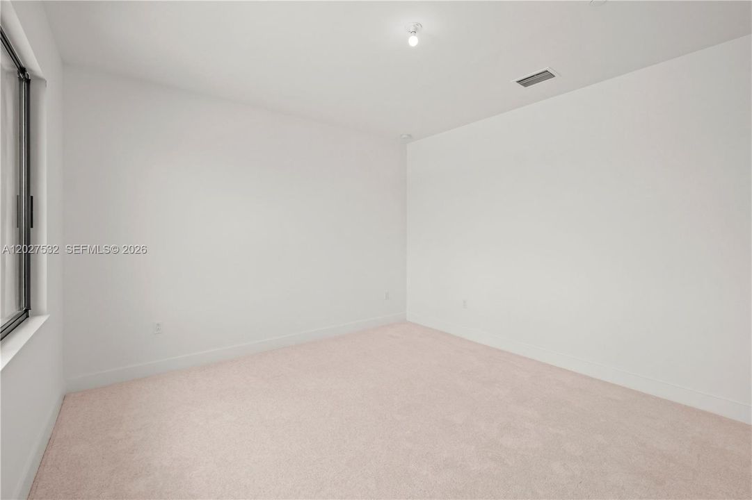 For Rent: $9,000 (5 beds, 5 baths, 5334 Square Feet)