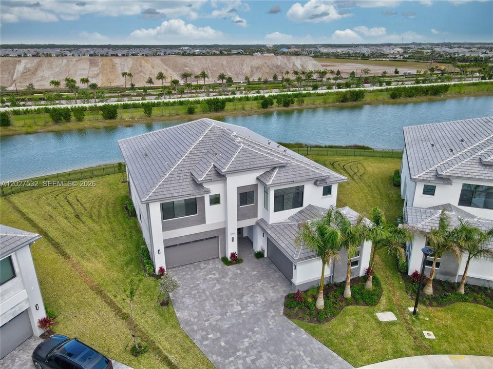 For Rent: $9,000 (5 beds, 5 baths, 5334 Square Feet)