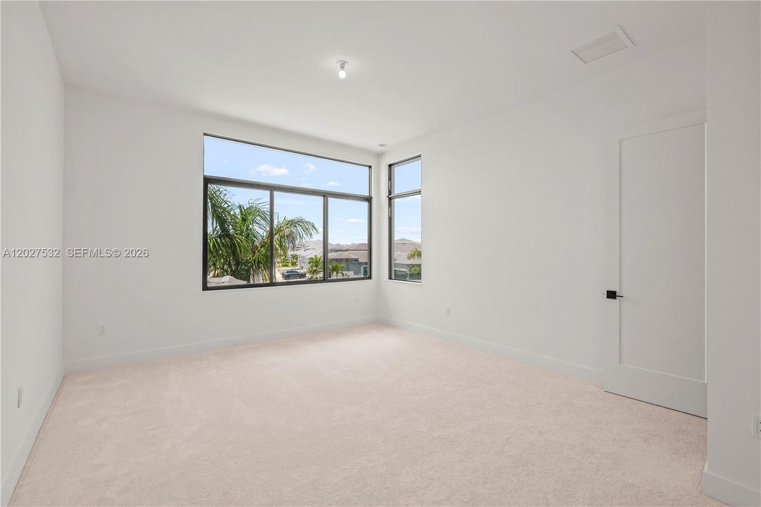 For Rent: $9,000 (5 beds, 5 baths, 5334 Square Feet)