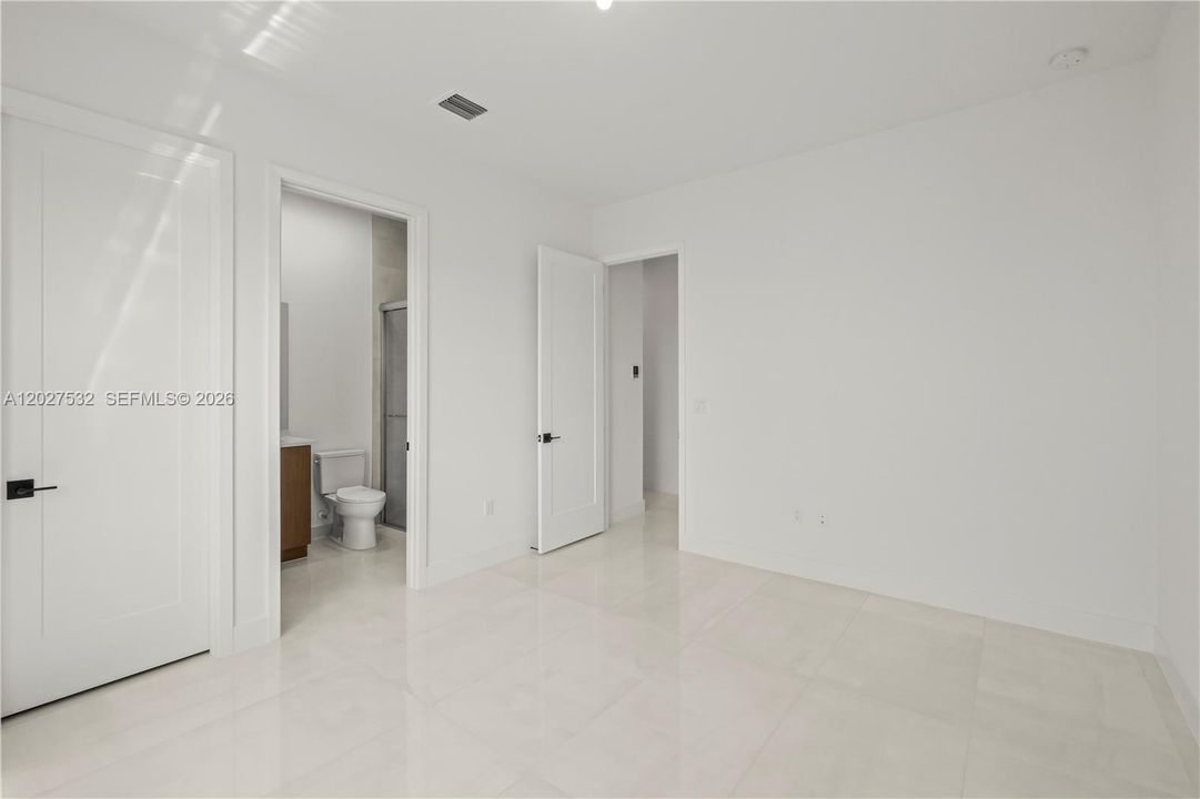 For Rent: $9,000 (5 beds, 5 baths, 5334 Square Feet)