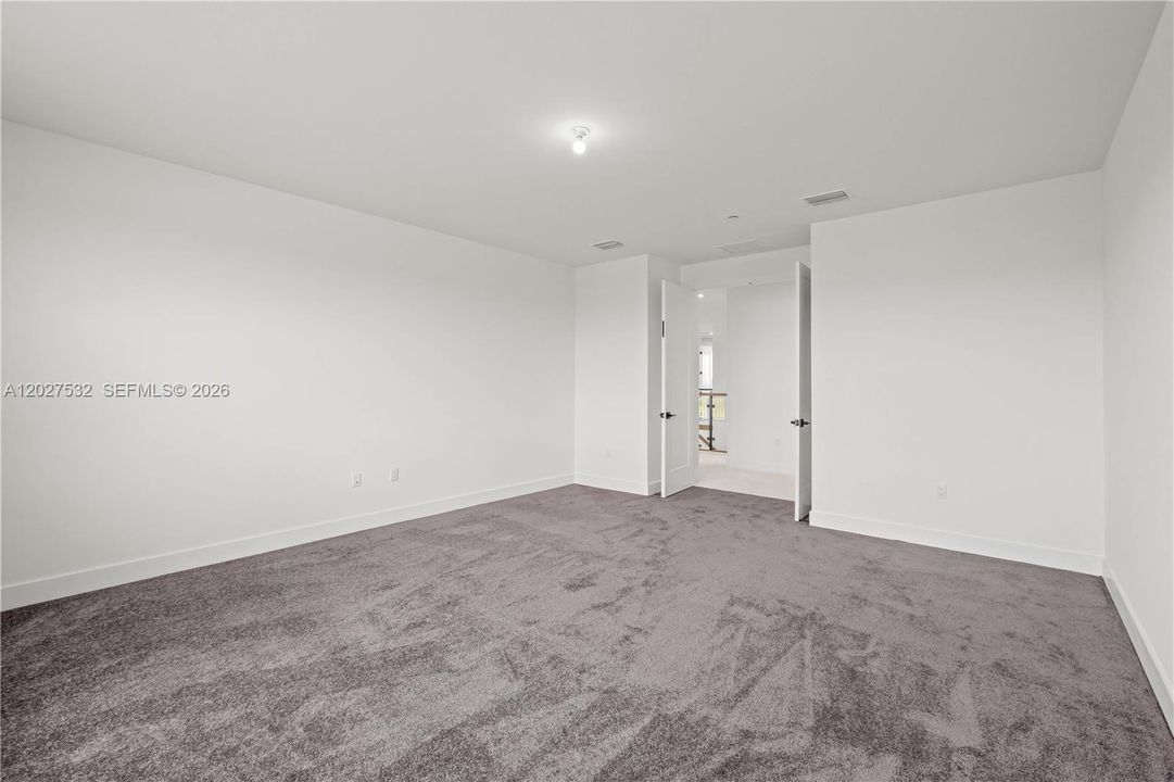 For Rent: $9,000 (5 beds, 5 baths, 5334 Square Feet)