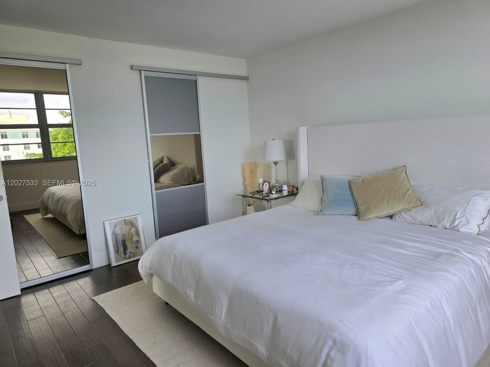 For Rent: $4,700 (1 beds, 1 baths, 985 Square Feet)