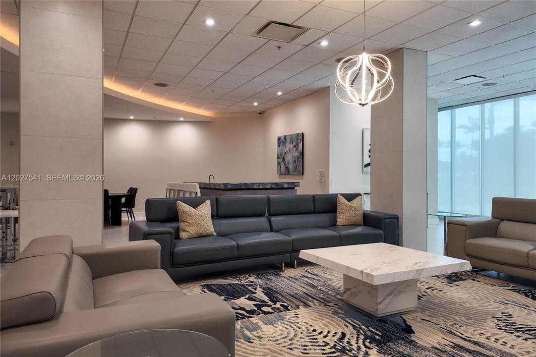 For Rent: $2,800 (1 beds, 1 baths, 883 Square Feet)