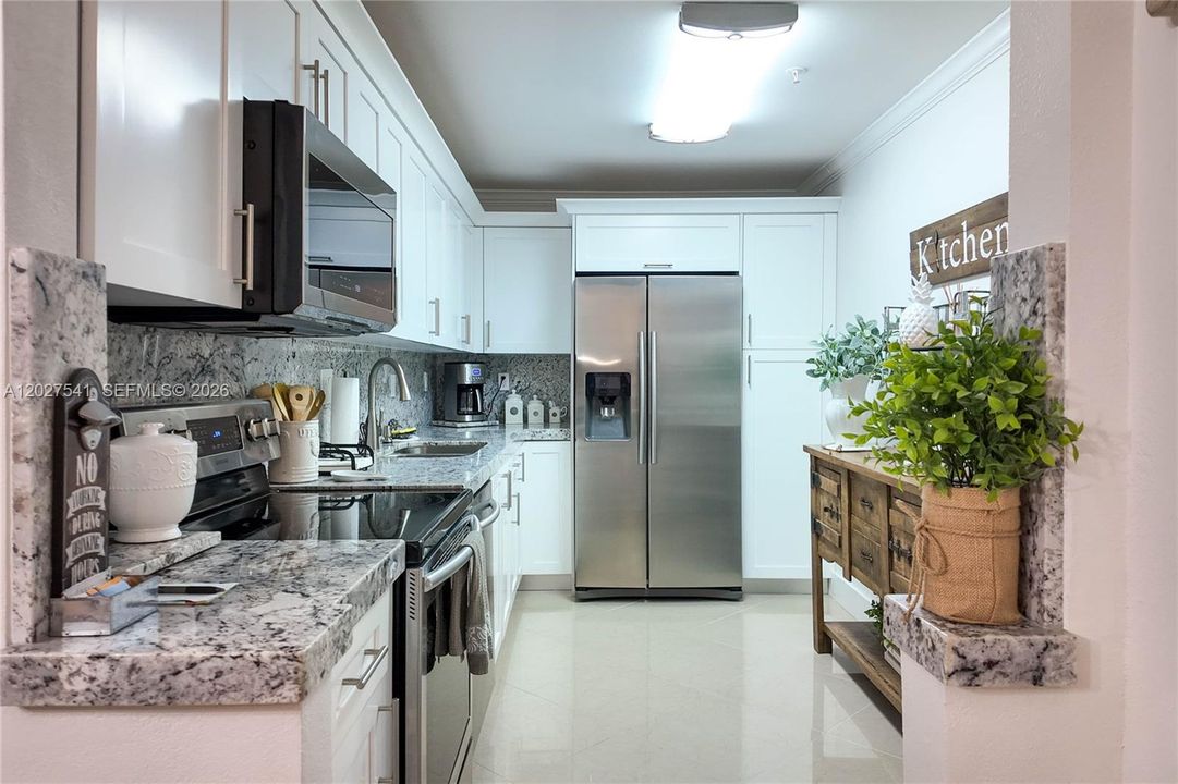 For Rent: $2,800 (1 beds, 1 baths, 883 Square Feet)