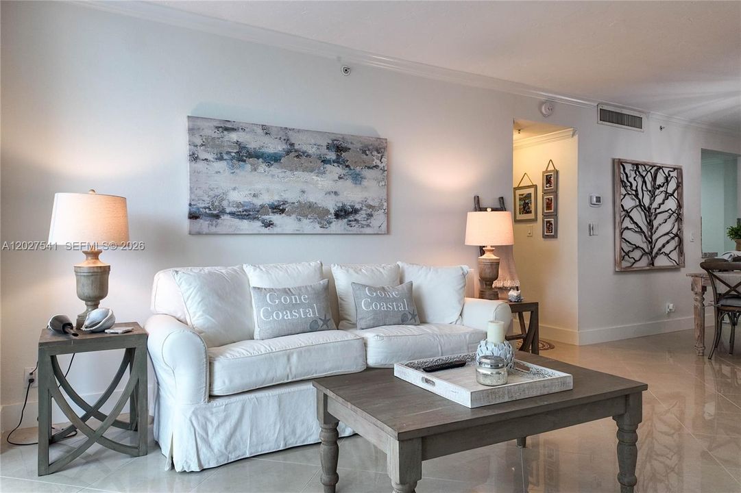 For Rent: $2,800 (1 beds, 1 baths, 883 Square Feet)