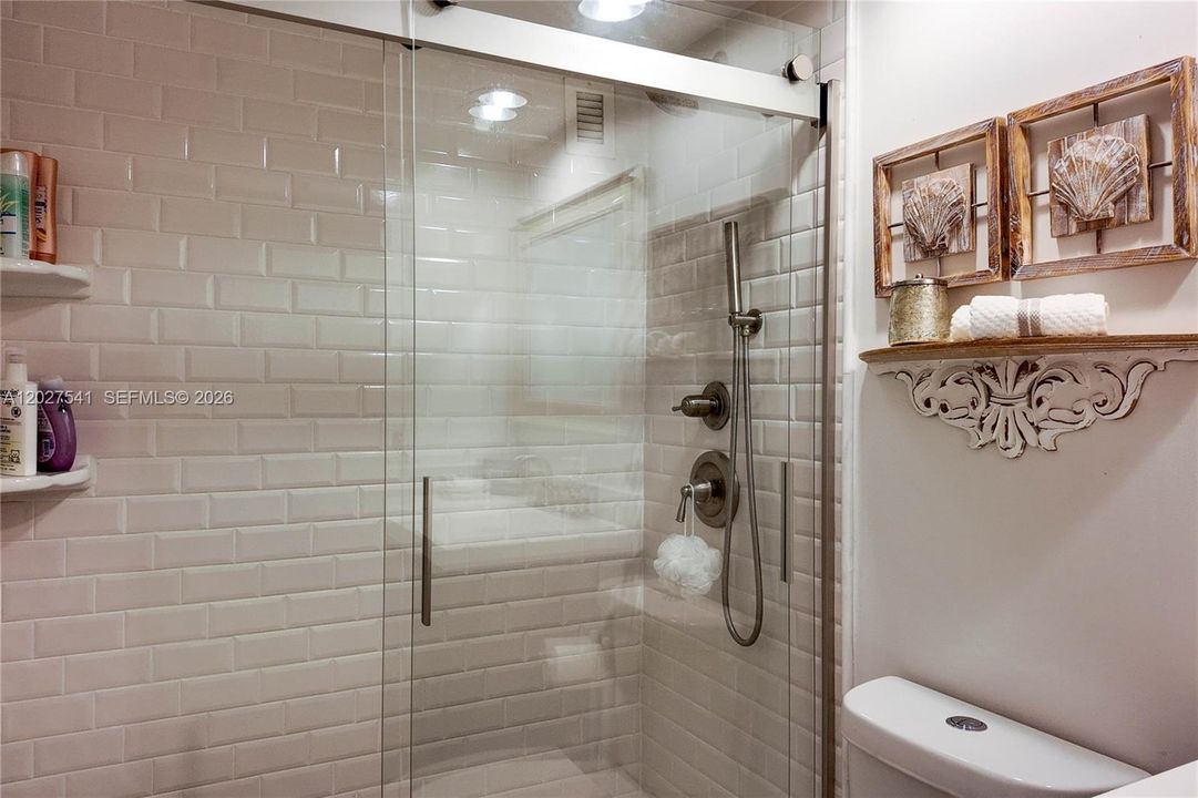 For Rent: $2,800 (1 beds, 1 baths, 883 Square Feet)