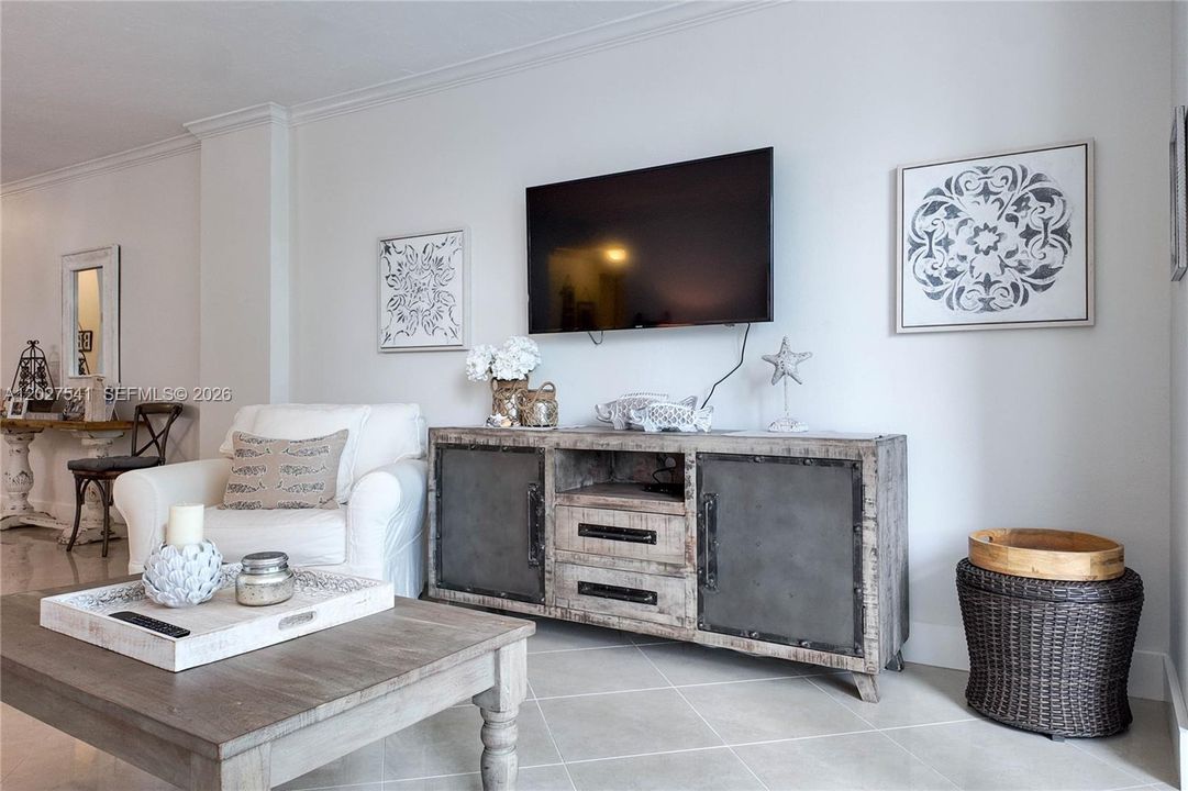 For Rent: $2,800 (1 beds, 1 baths, 883 Square Feet)