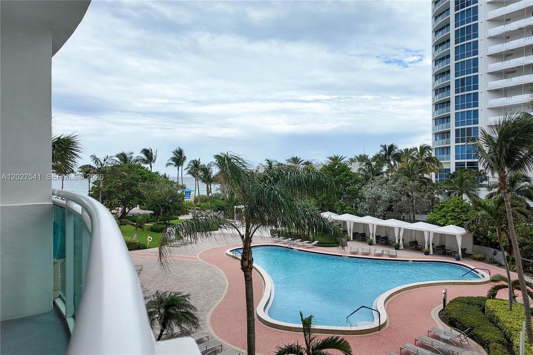 For Rent: $2,800 (1 beds, 1 baths, 883 Square Feet)