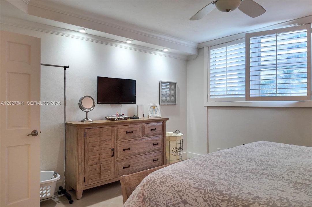 For Rent: $2,800 (1 beds, 1 baths, 883 Square Feet)