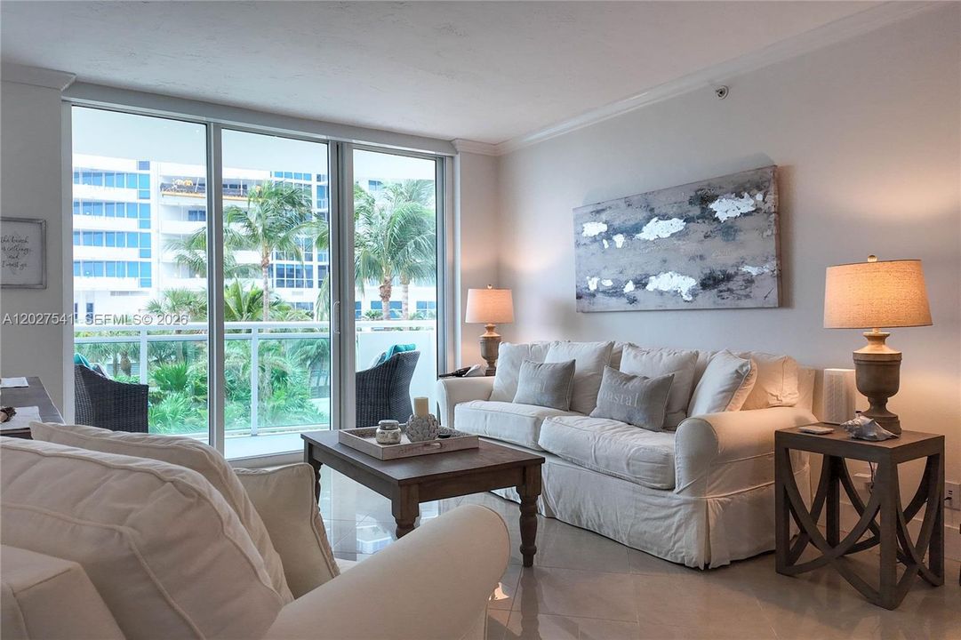 For Rent: $2,800 (1 beds, 1 baths, 883 Square Feet)
