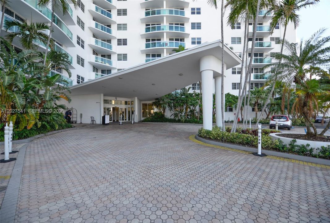 For Rent: $2,800 (1 beds, 1 baths, 883 Square Feet)
