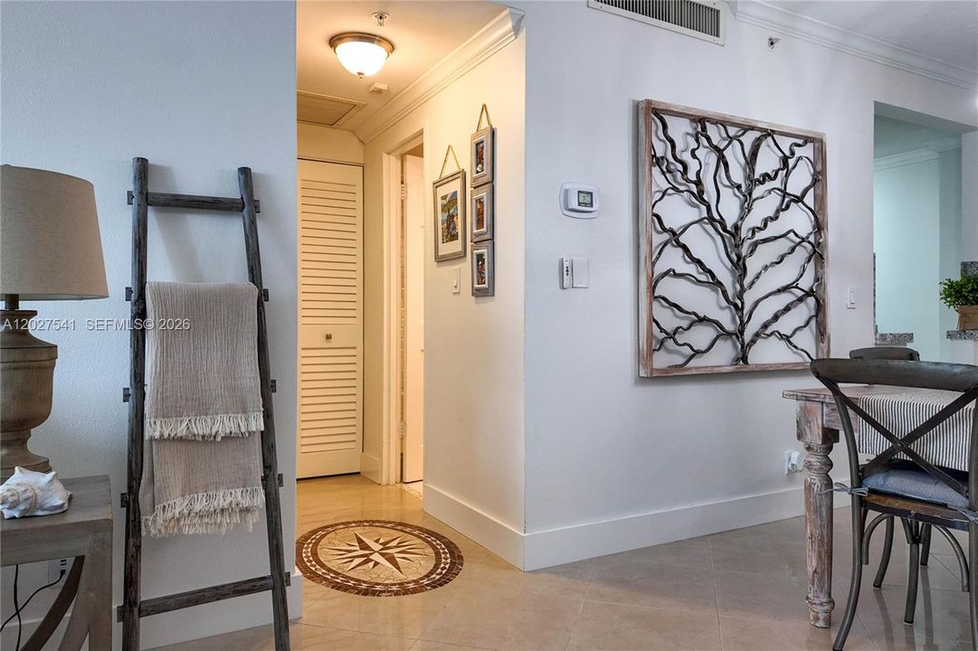 For Rent: $2,800 (1 beds, 1 baths, 883 Square Feet)