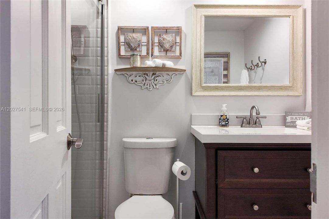 For Rent: $2,800 (1 beds, 1 baths, 883 Square Feet)
