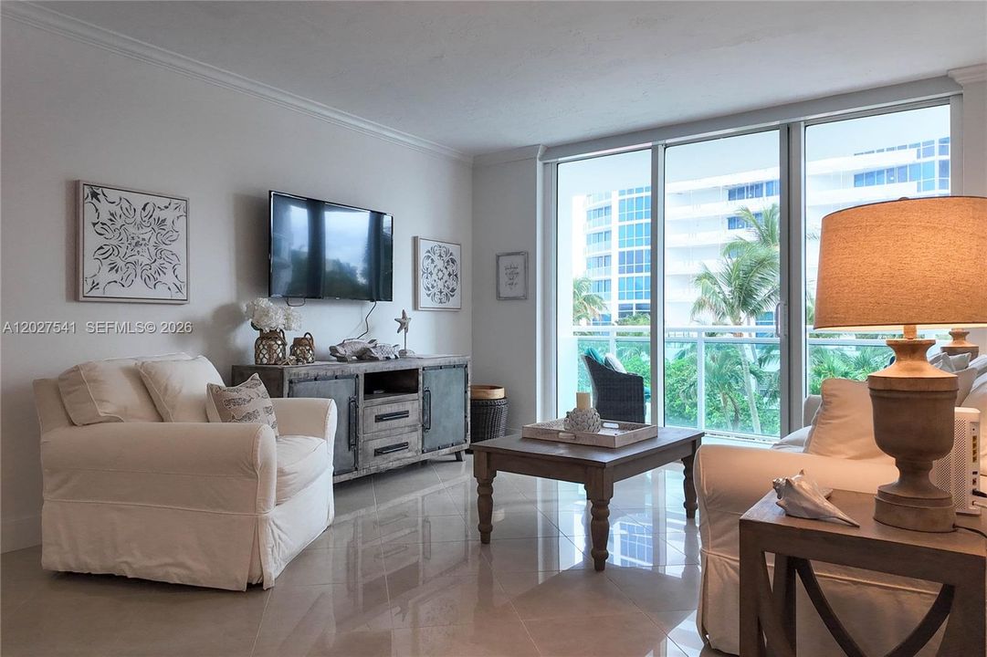 For Rent: $2,800 (1 beds, 1 baths, 883 Square Feet)