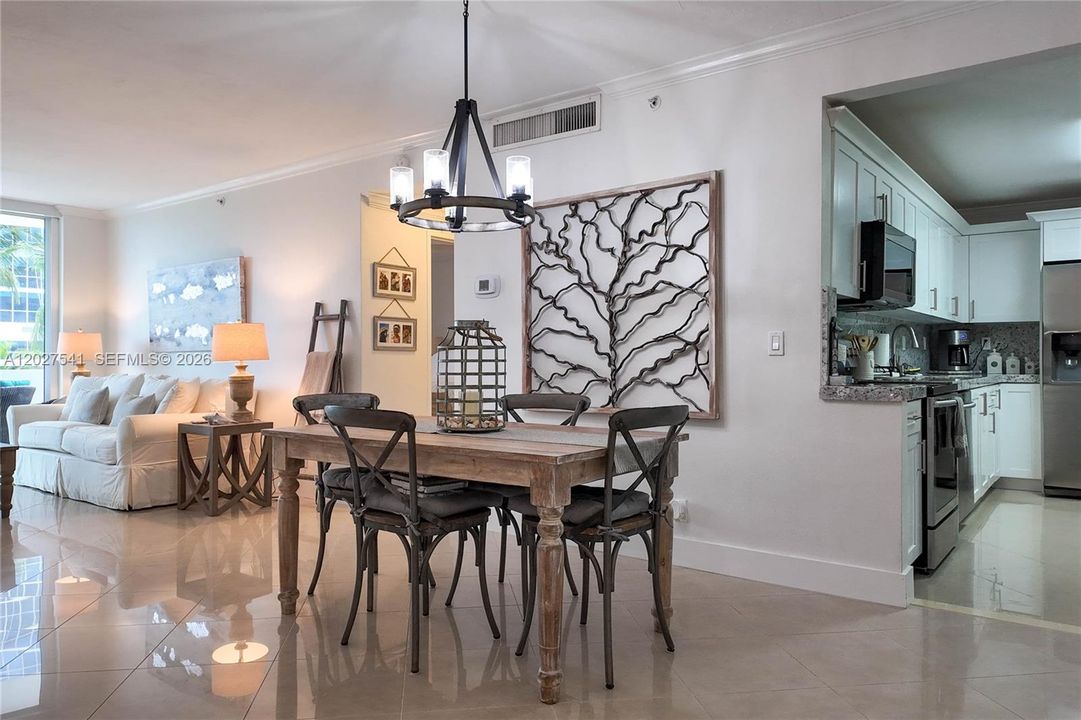 For Rent: $2,800 (1 beds, 1 baths, 883 Square Feet)