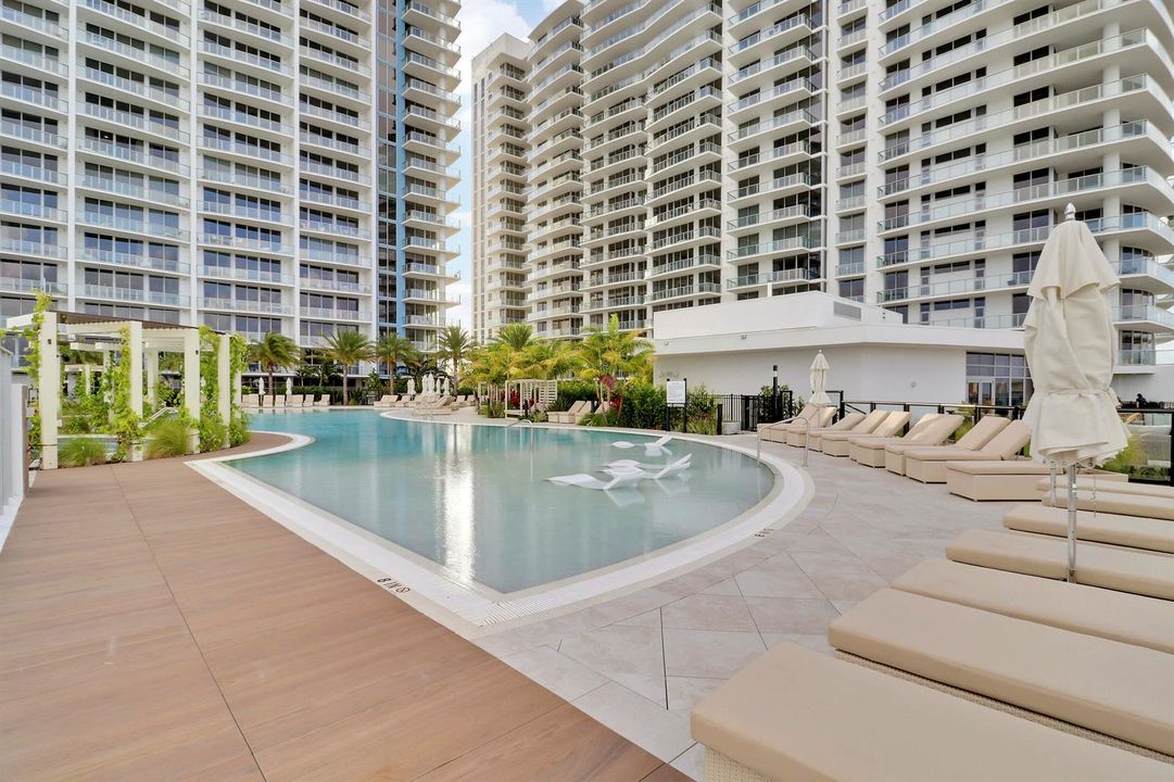 Pool - 6th floor I
