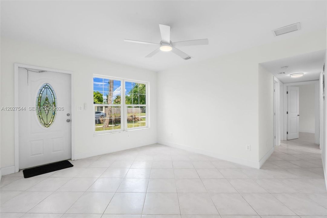 En Venta: $399,900 (3 camas, 1 baños, 805 Pies cuadrados)