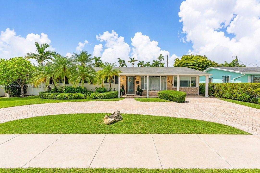 For Sale: $1,199,000 (4 beds, 2 baths, 2600 Square Feet)