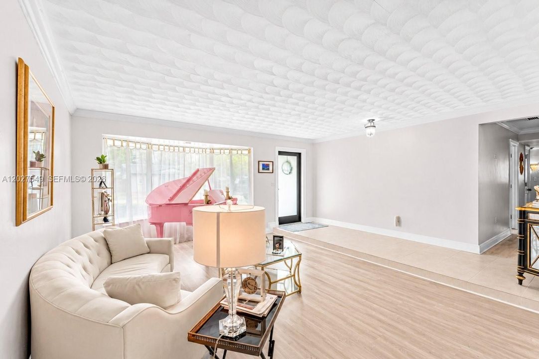 For Sale: $1,199,000 (4 beds, 2 baths, 2600 Square Feet)