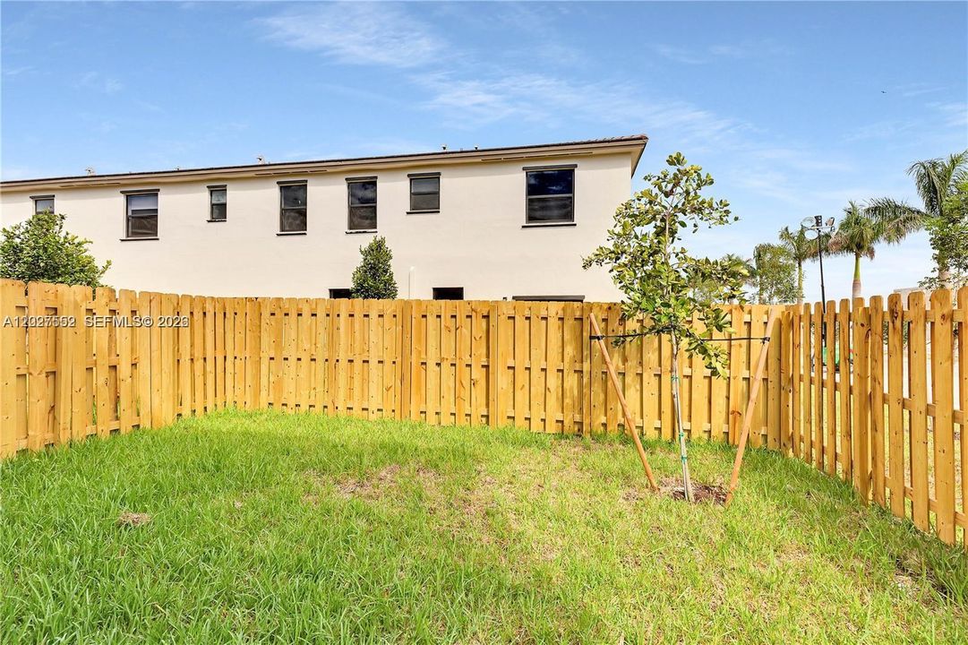 Recently Rented: $2,950 (3 beds, 2 baths, 1812 Square Feet)