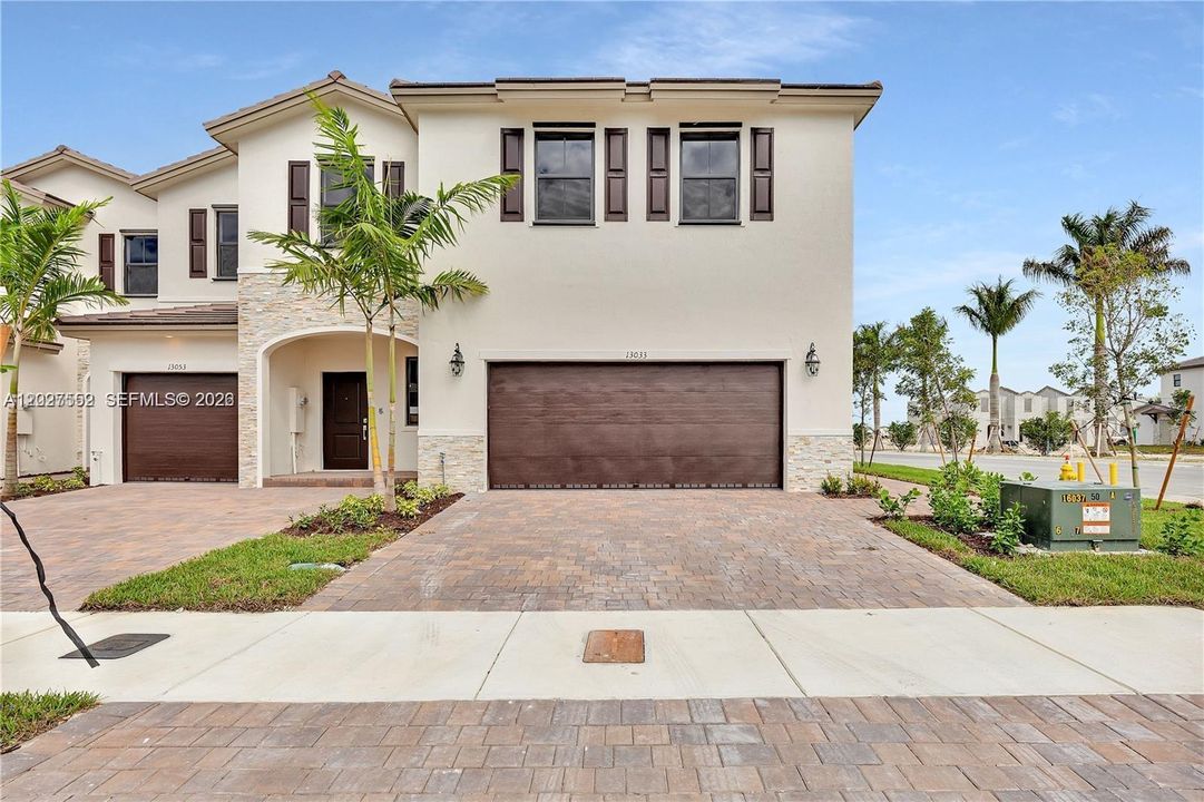 Recently Rented: $2,950 (3 beds, 2 baths, 1812 Square Feet)