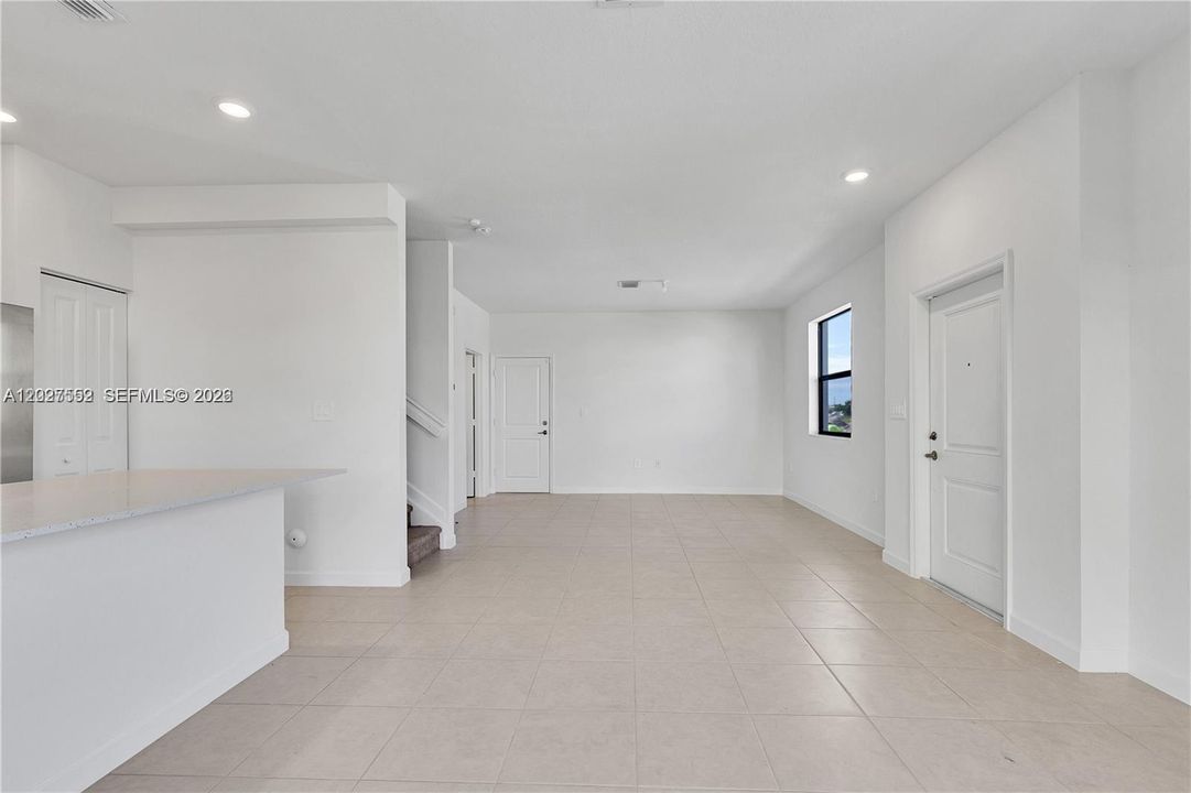 Recently Rented: $2,950 (3 beds, 2 baths, 1812 Square Feet)