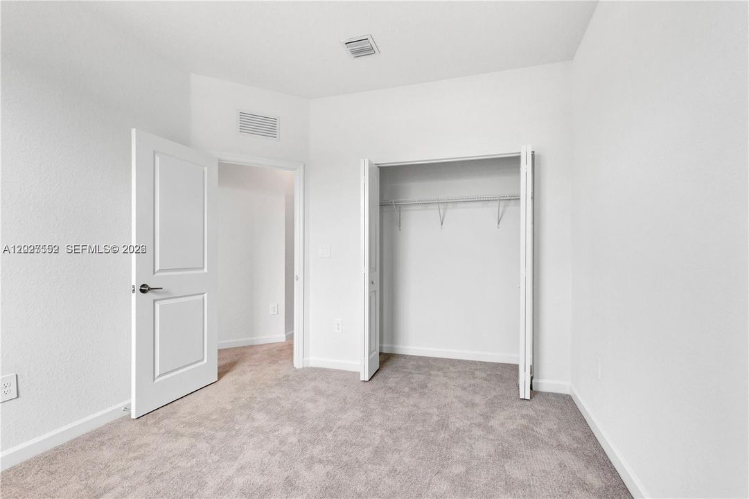 Recently Rented: $2,950 (3 beds, 2 baths, 1812 Square Feet)