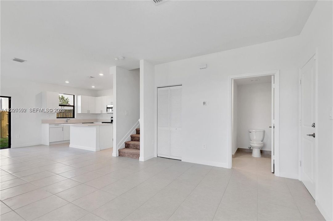 Recently Rented: $2,950 (3 beds, 2 baths, 1812 Square Feet)