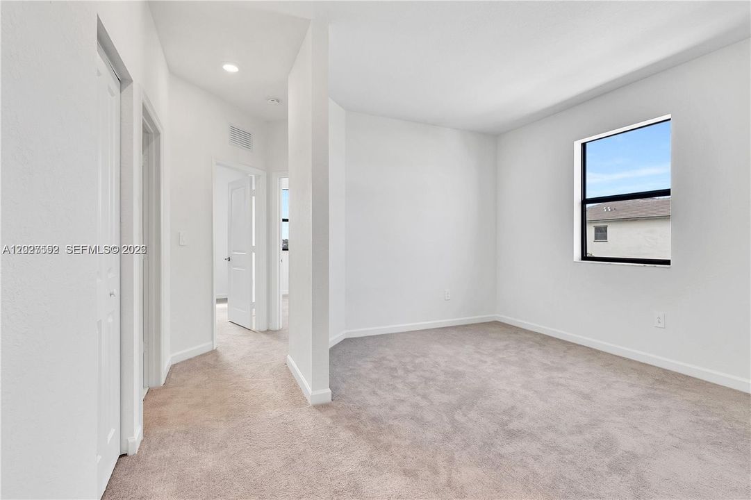 Recently Rented: $2,950 (3 beds, 2 baths, 1812 Square Feet)