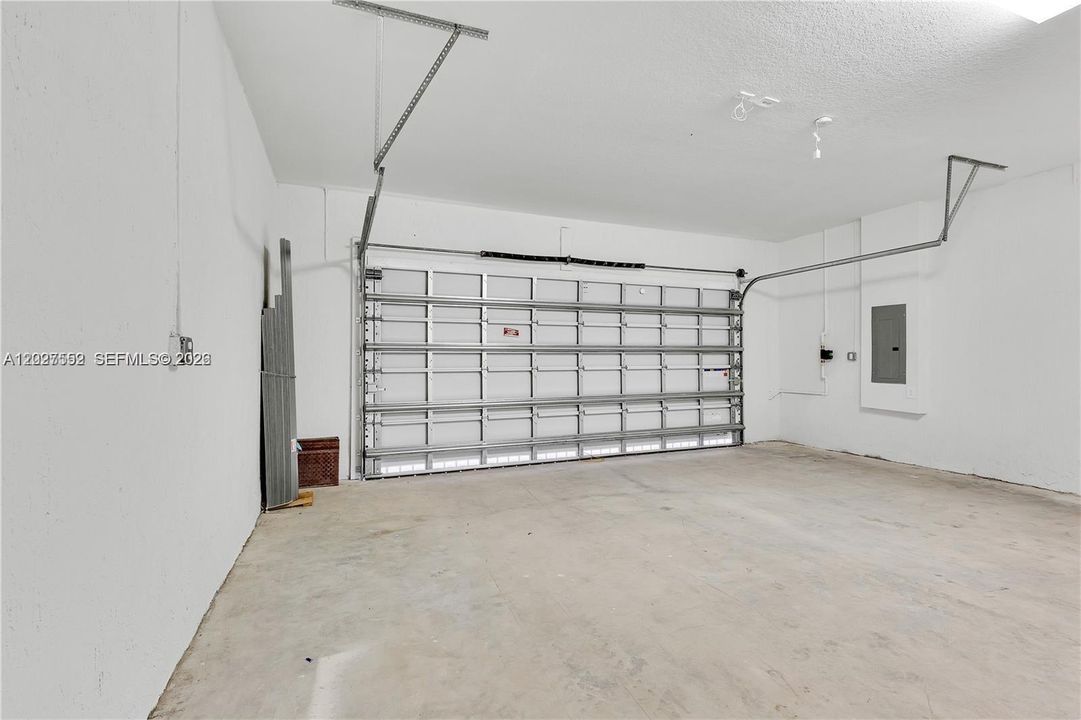 Recently Rented: $2,950 (3 beds, 2 baths, 1812 Square Feet)