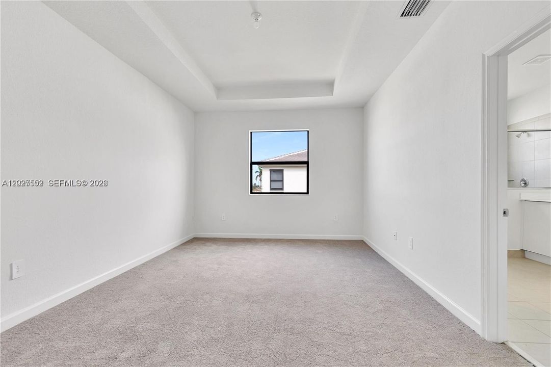 Recently Rented: $2,950 (3 beds, 2 baths, 1812 Square Feet)