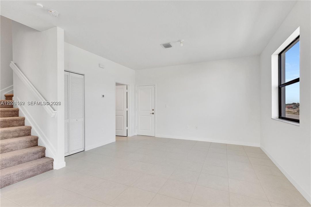 Recently Rented: $2,950 (3 beds, 2 baths, 1812 Square Feet)