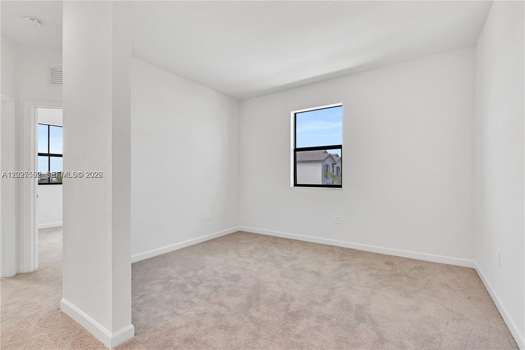 Recently Rented: $2,950 (3 beds, 2 baths, 1812 Square Feet)