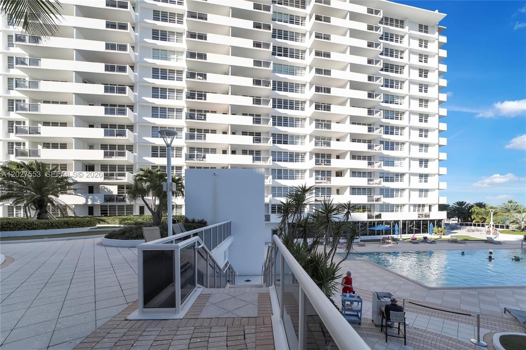 For Rent: $4,200 (2 beds, 2 baths, 890 Square Feet)
