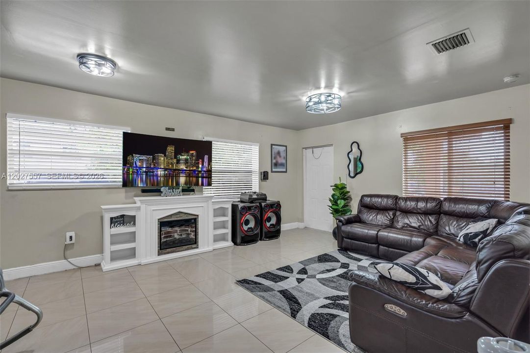 For Sale: $1,400,000 (0 beds, 0 baths, 3768 Square Feet)