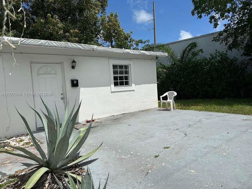 For Sale: $630,000 (5 beds, 4 baths, 1722 Square Feet)