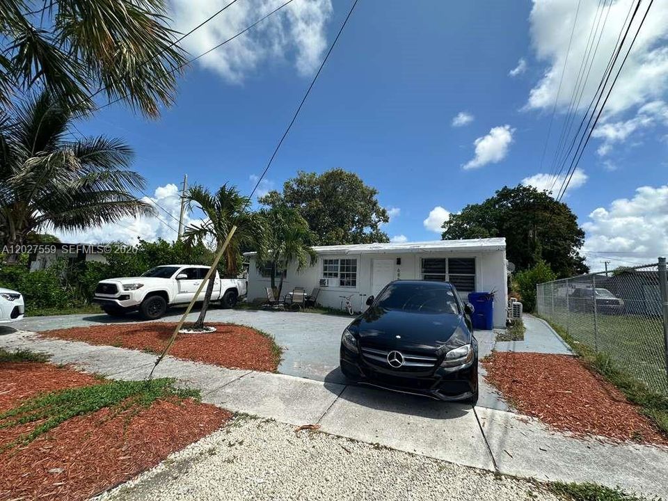 For Sale: $630,000 (5 beds, 4 baths, 1722 Square Feet)