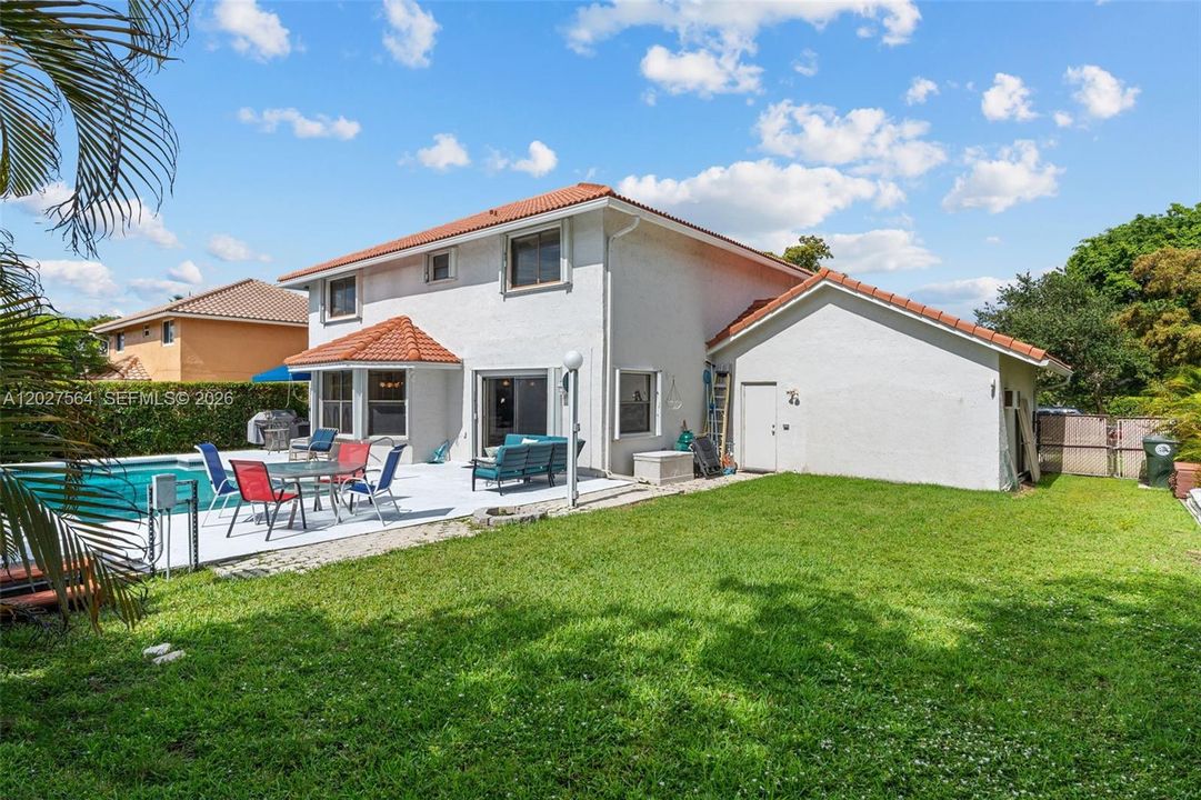 На продажу: $698,000 (4 спален, 2 ванн, 2489 Квадратных фут)