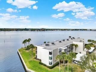 13-301_Circle_Bay-5