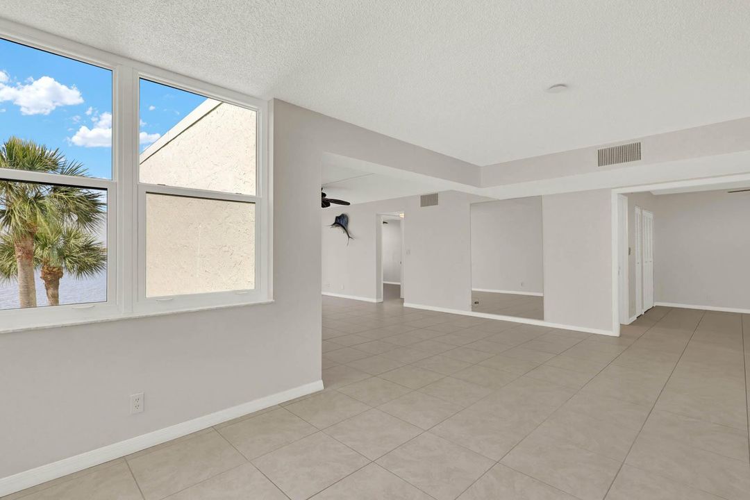 13-301_Circle_Bay-10