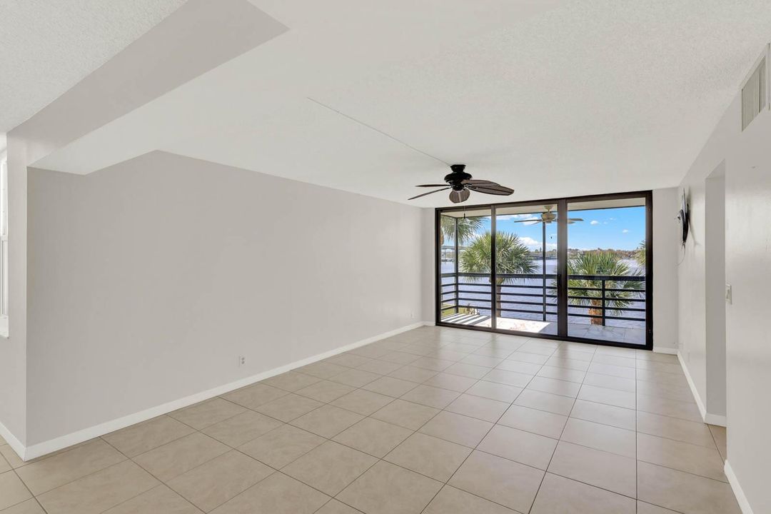 13-301_Circle_Bay-19