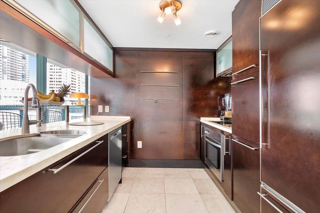 For Rent: $5,100 (2 beds, 2 baths, 1300 Square Feet)