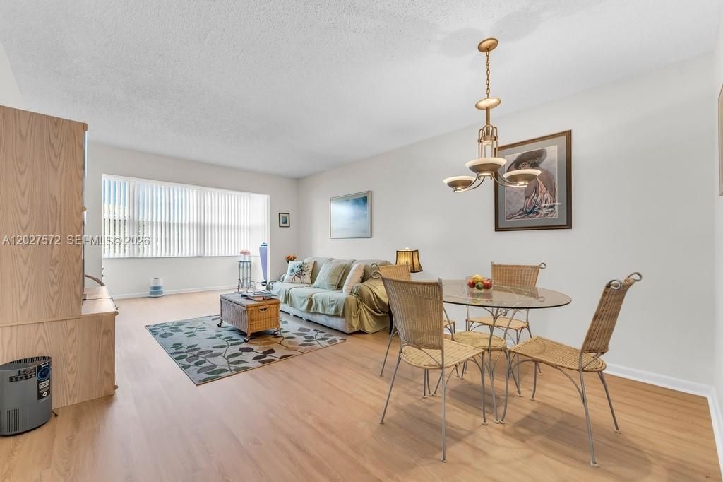 For Sale: $125,000 (1 beds, 1 baths, 680 Square Feet)