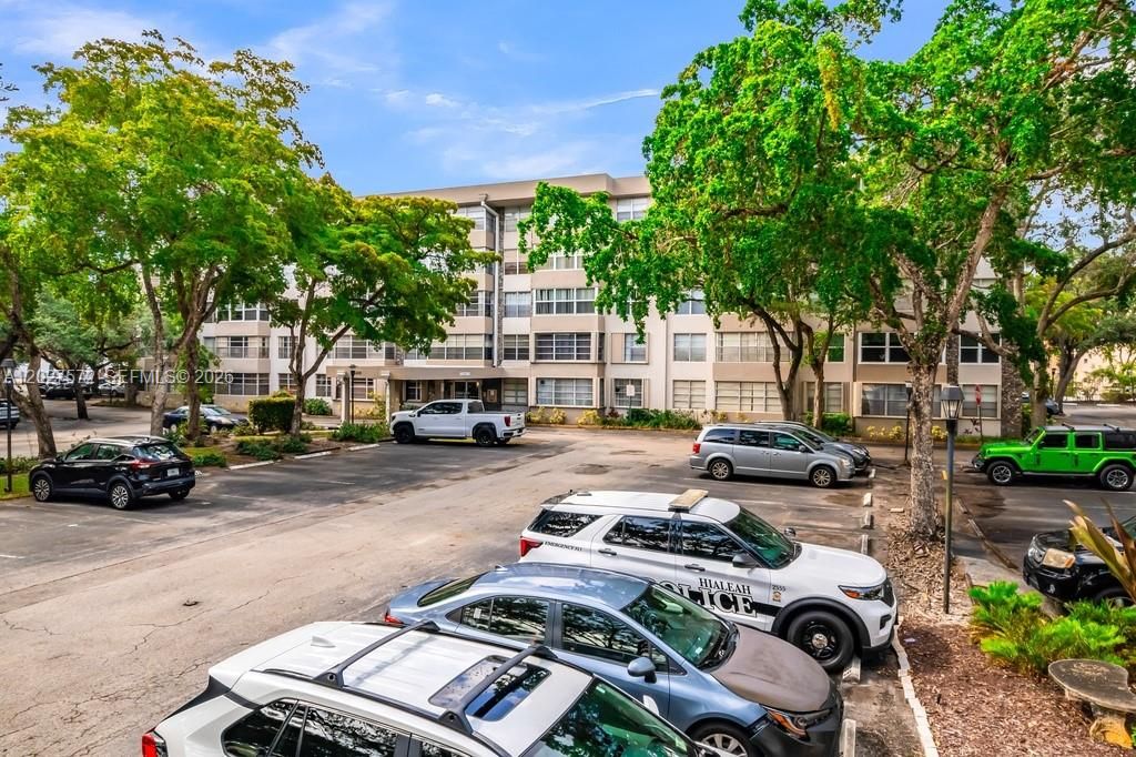 For Sale: $125,000 (1 beds, 1 baths, 680 Square Feet)