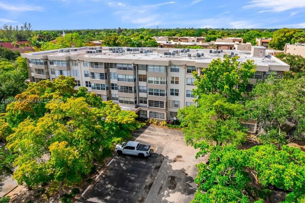 For Sale: $125,000 (1 beds, 1 baths, 680 Square Feet)
